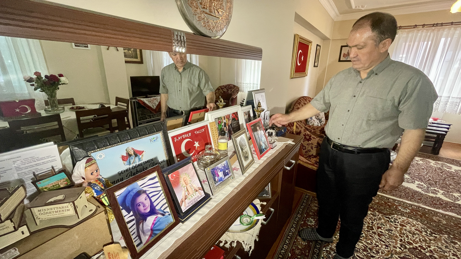 Ter�r sald�r�s�nda �ehit olan 22 ya��ndaki Ayb�ke ��retmenin babas�ndan ter�rle topyekun m�cadele �a�r�s�