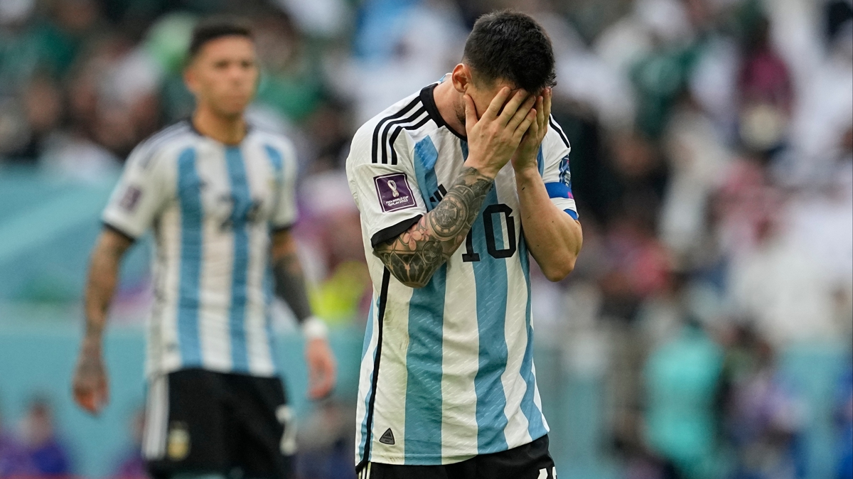 Arthur Zico'dan Lionel Messi'ye eletiri: Kimseyle konumayan bir kaptan 