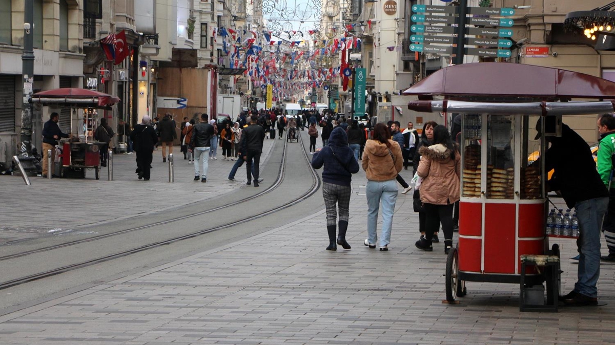 stiklal Caddesi'ndeki esnafa ''genel emir'' ile ilgili bilgilendirme yapld