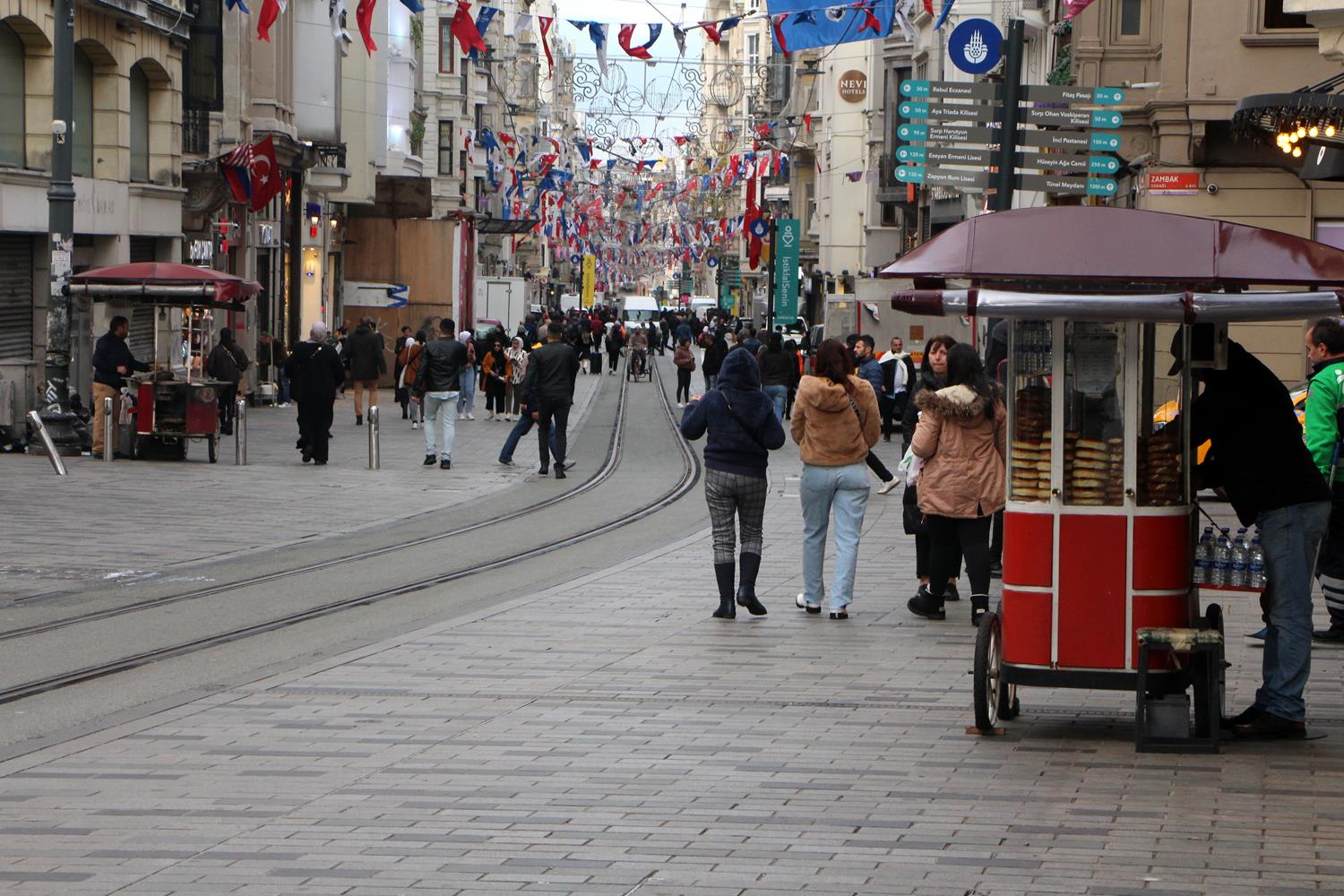 �stiklal Caddesi'ndeki esnafa 'genel emir' ile ilgili bilgilendirme yap�ld�