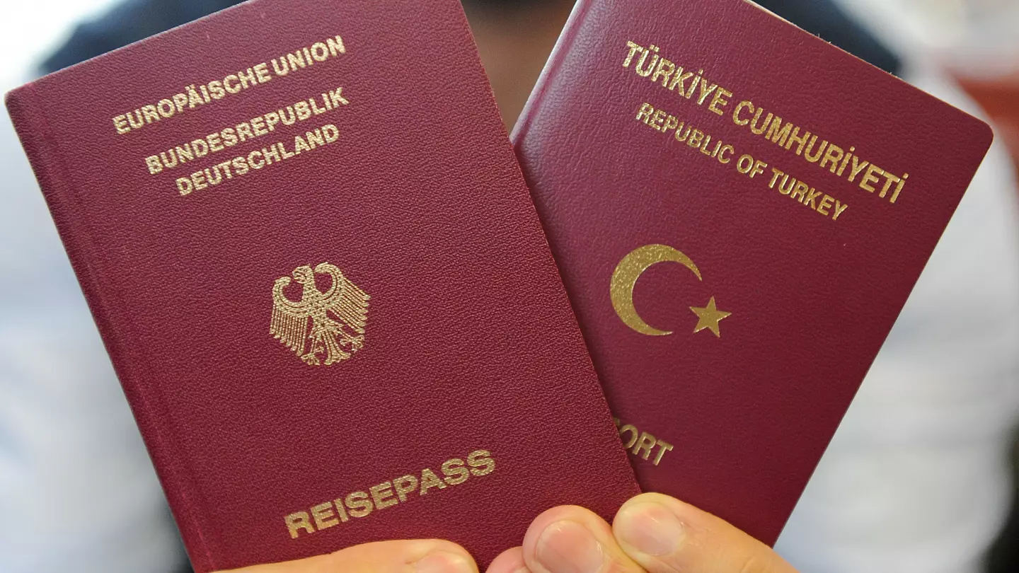 Bakanlar Kurulu'na sunulacak! Almanya'dan '�ifte vatanda�l�k' karar�