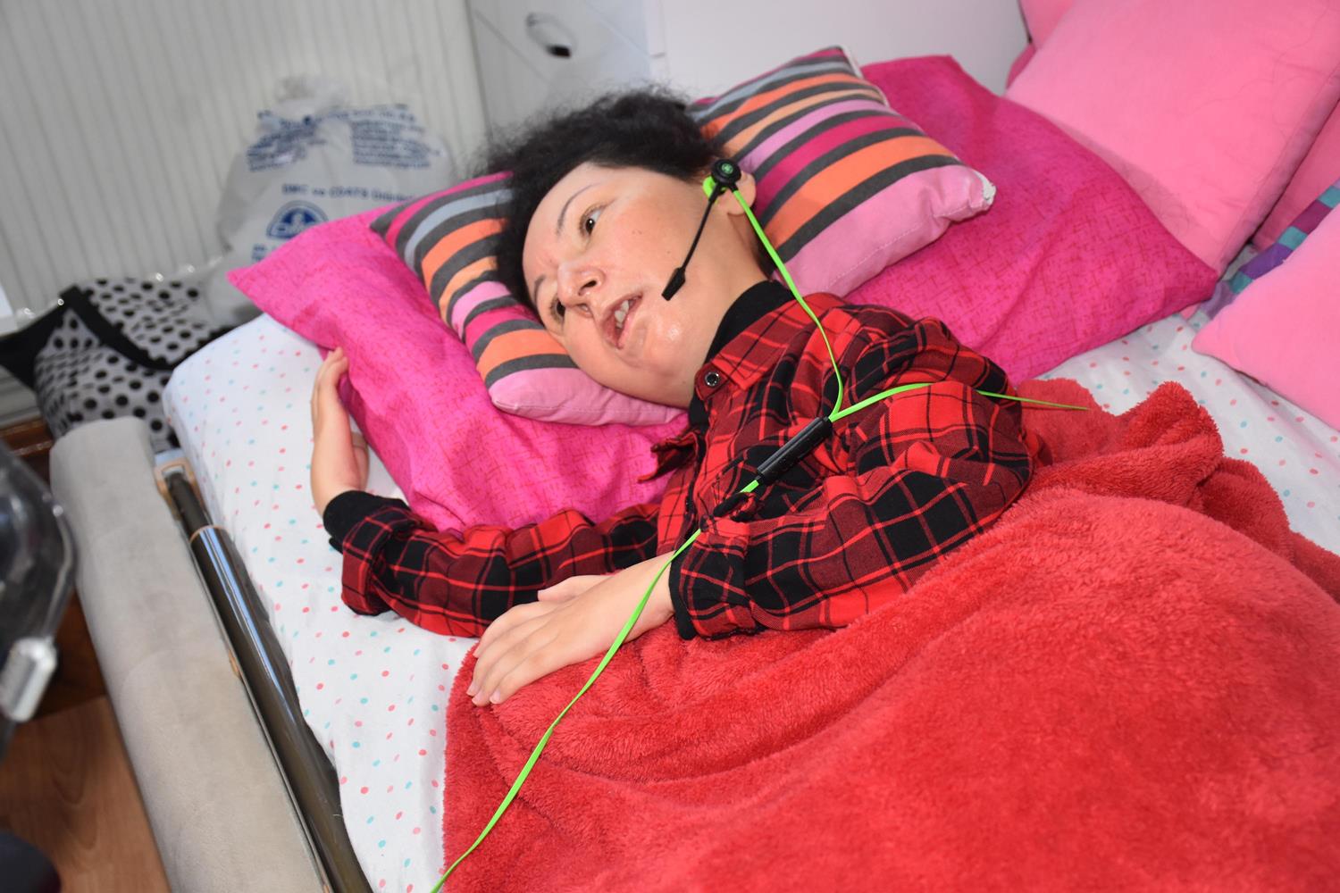 Doktorlar ya�amaz demi�ti: Hatice, 41'inde onuncu diplomas�n� al�yor