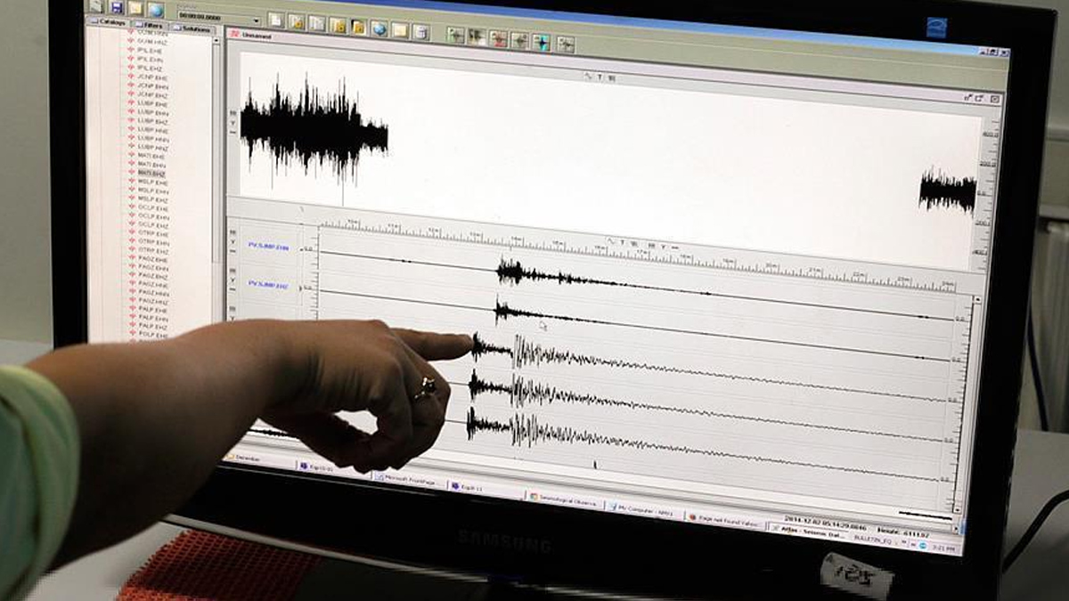 Marmaris a��klar�nda 4.4 b�y�kl���nde deprem