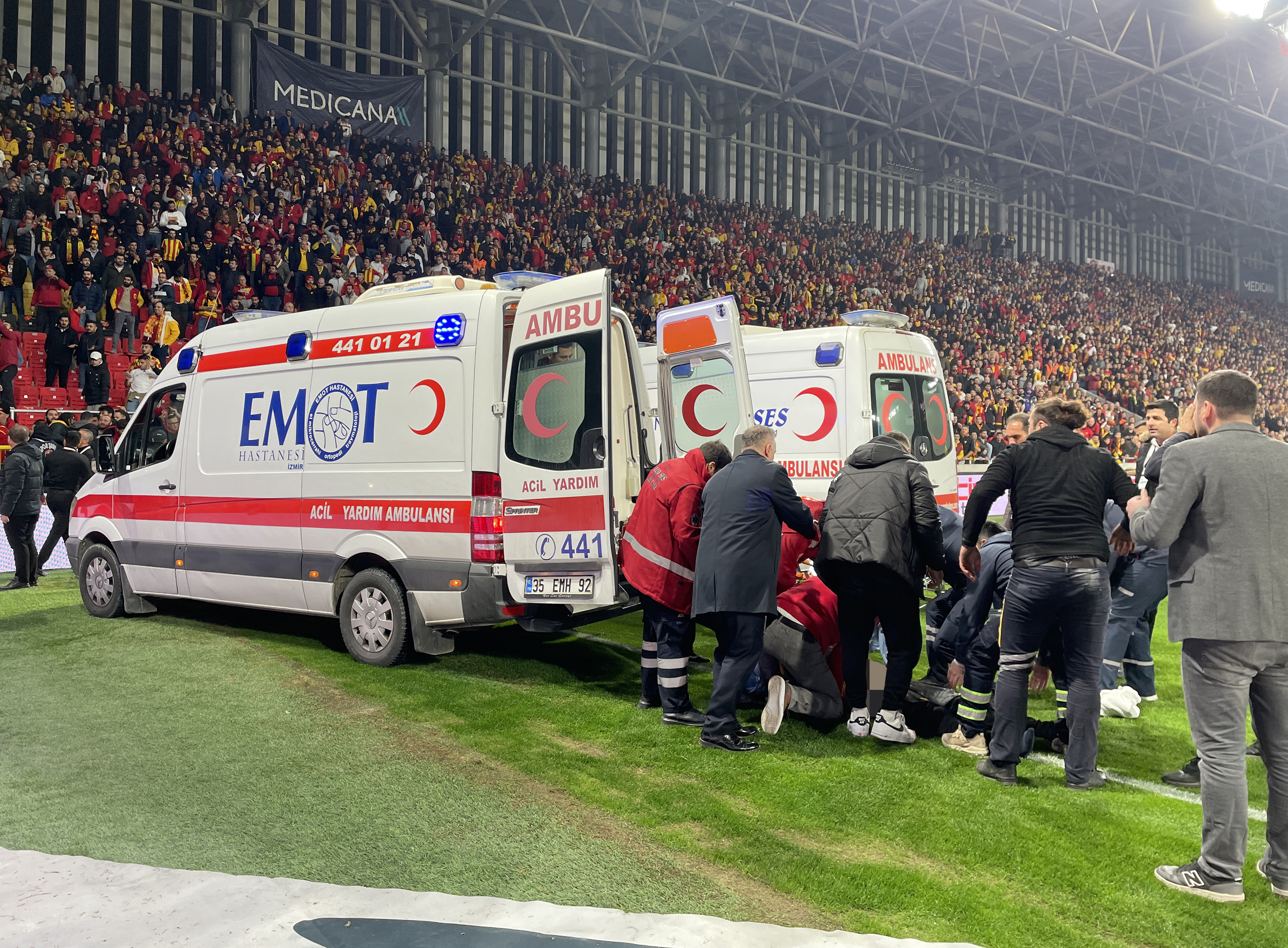 G�ztepe ma��nda yaralanan Ozan Evrim �zen� ve taraftar�n tedavisi devam ediyor