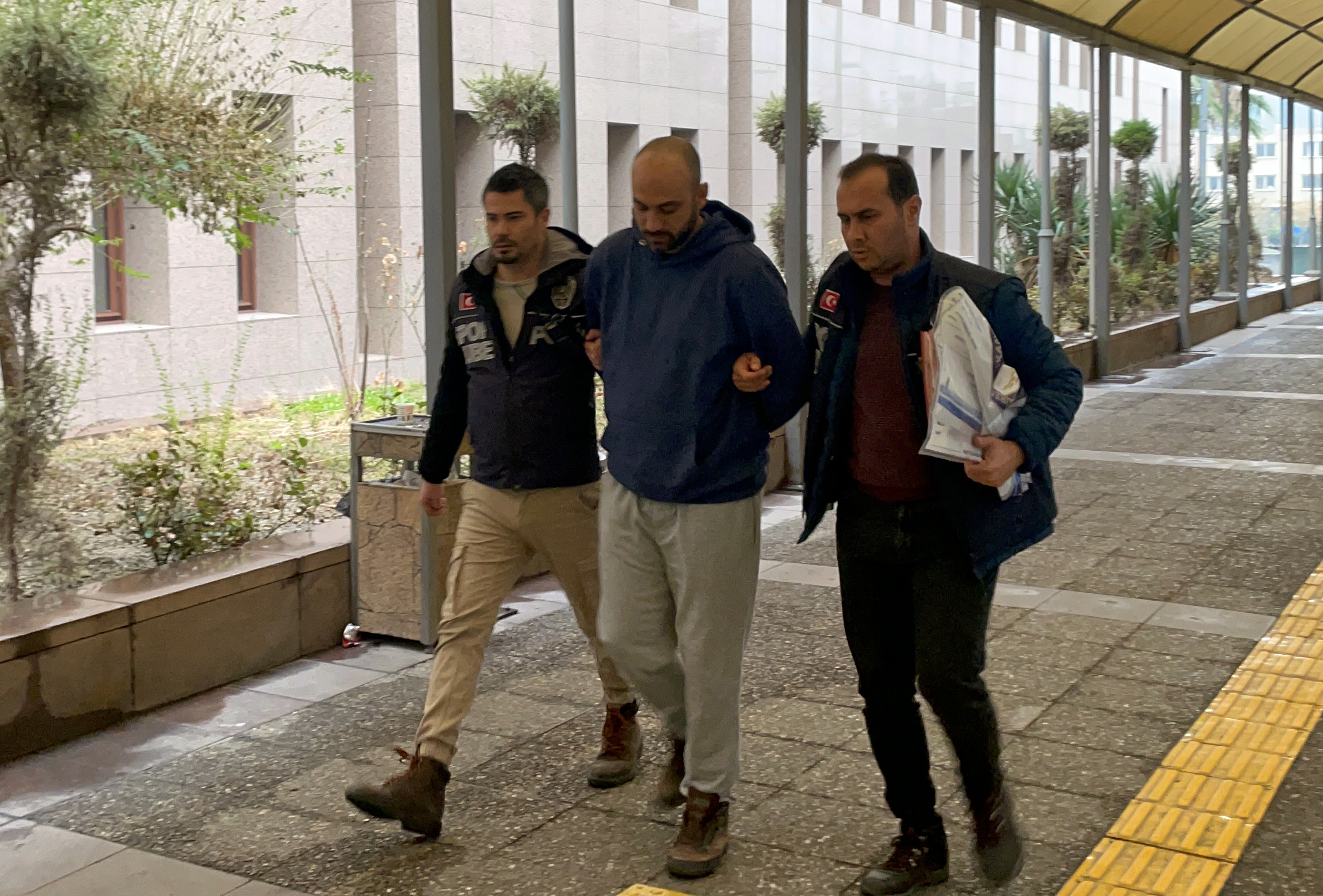 Ozan Evrim �zen�'i yaralayan ��pheli tutukland�