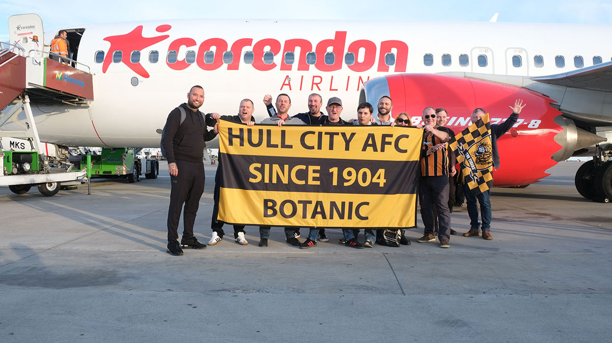 Y�zlerce Hull City taraftar� Antalya'da