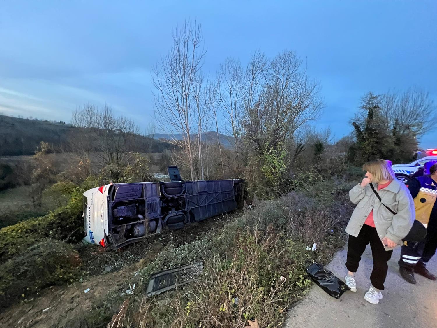 Bart�n'da yolcu otob�s� devrildi: �ok say�da yaral� var