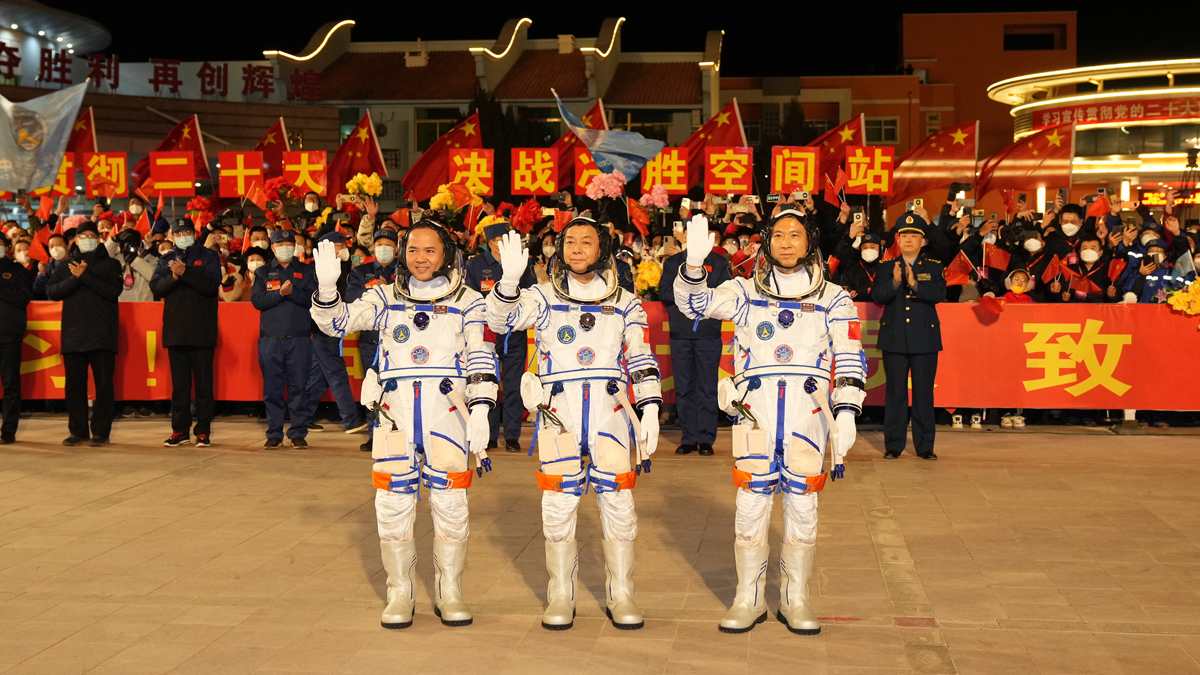 �in'den 4. ekip uzay istasyonuna do�ru yola ��kt�