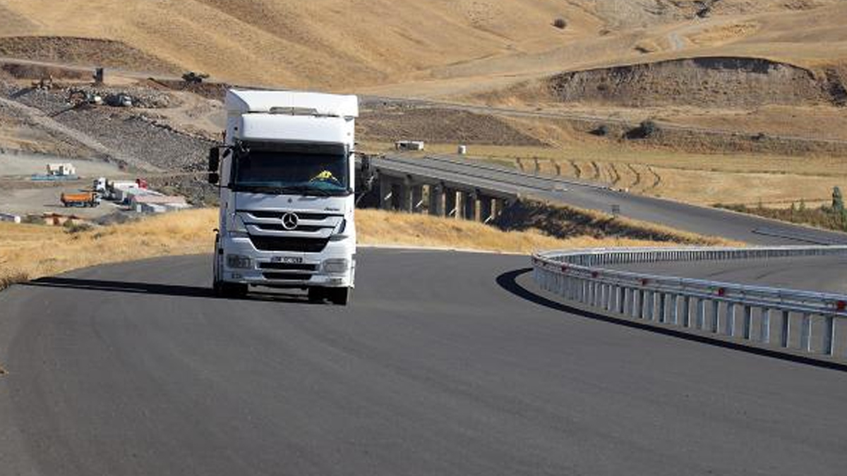 A�r�-Hamur-Tutak-Patnos Yolu bug�n hizmete a��l�yor