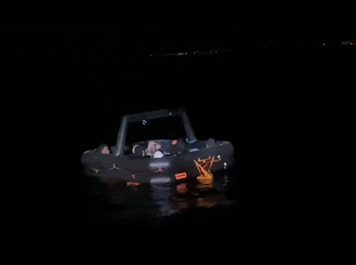 zmir aklarnda 24 dzensiz gmen kurtarld