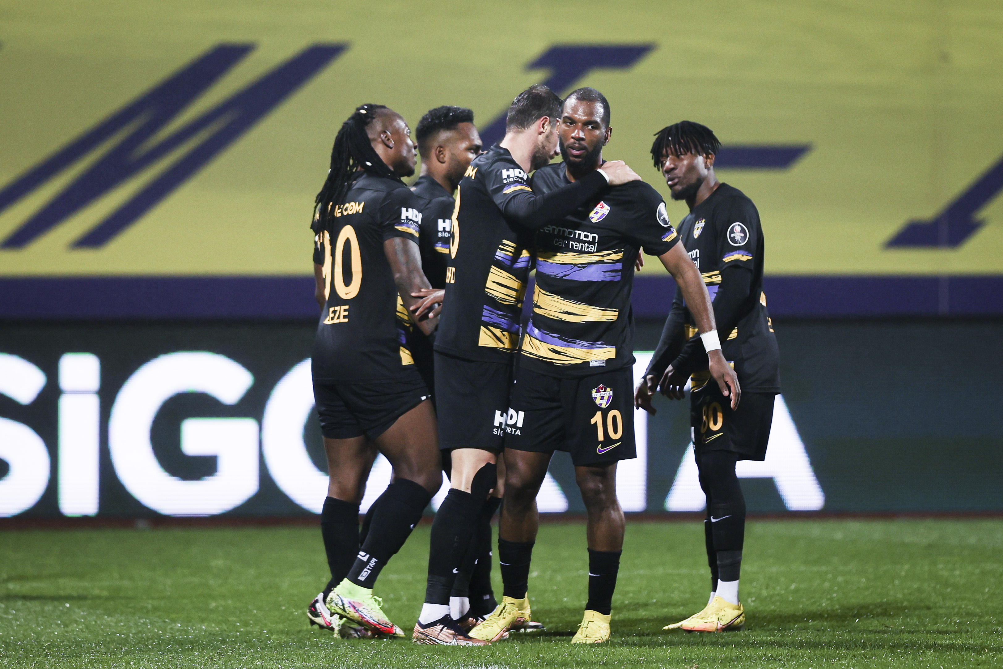 Ey�pspor sahas�nda 2 golle kazand�