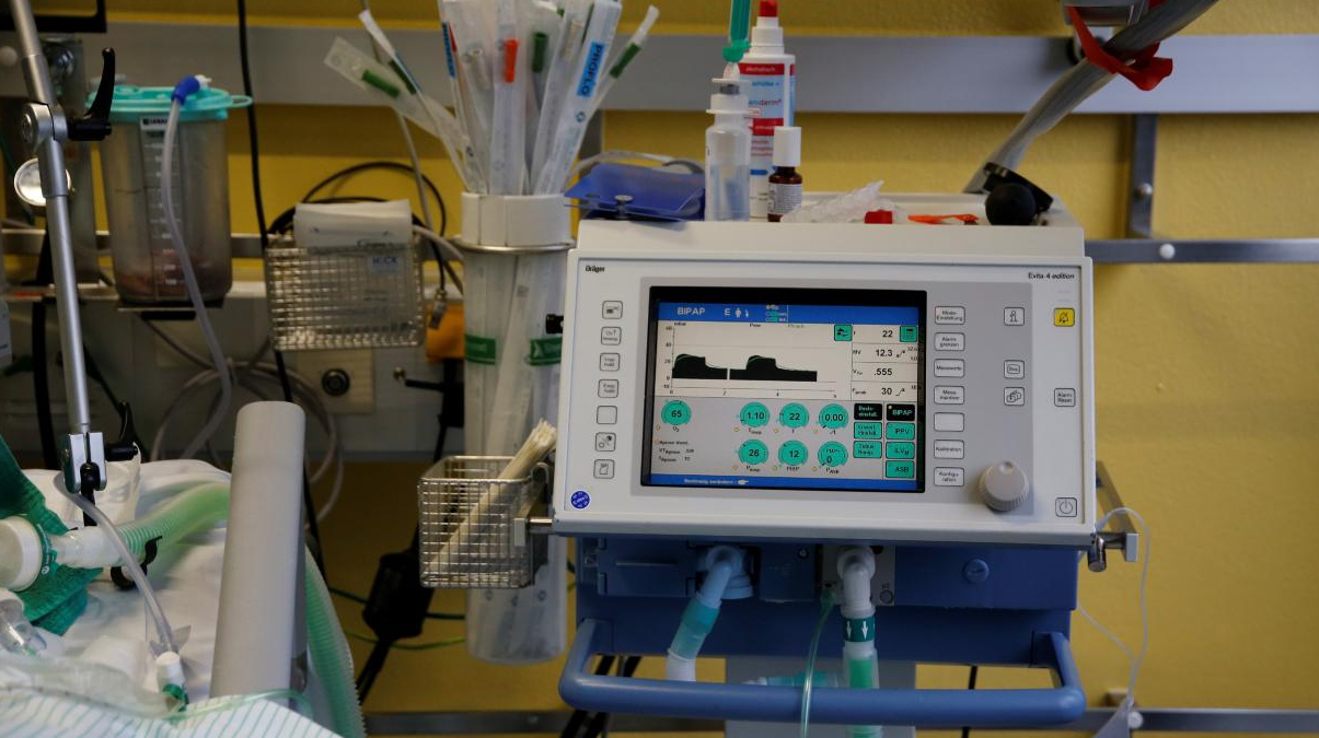 Oda arkada��n�n solunum cihaz�n� kapatt�: Sesten rahats�z oldum