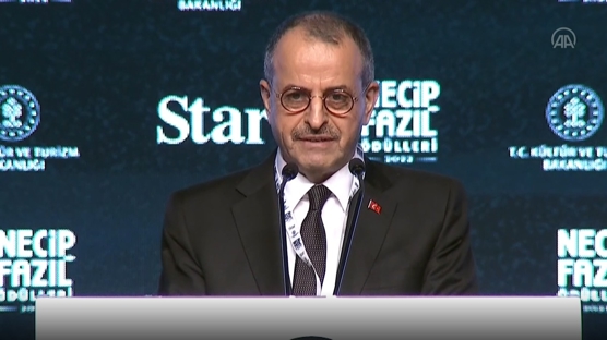 Nuh Albayrak: Necip Fazıl'ın Ayasofya müjdesinde 'kim açacak' sorusu vardır