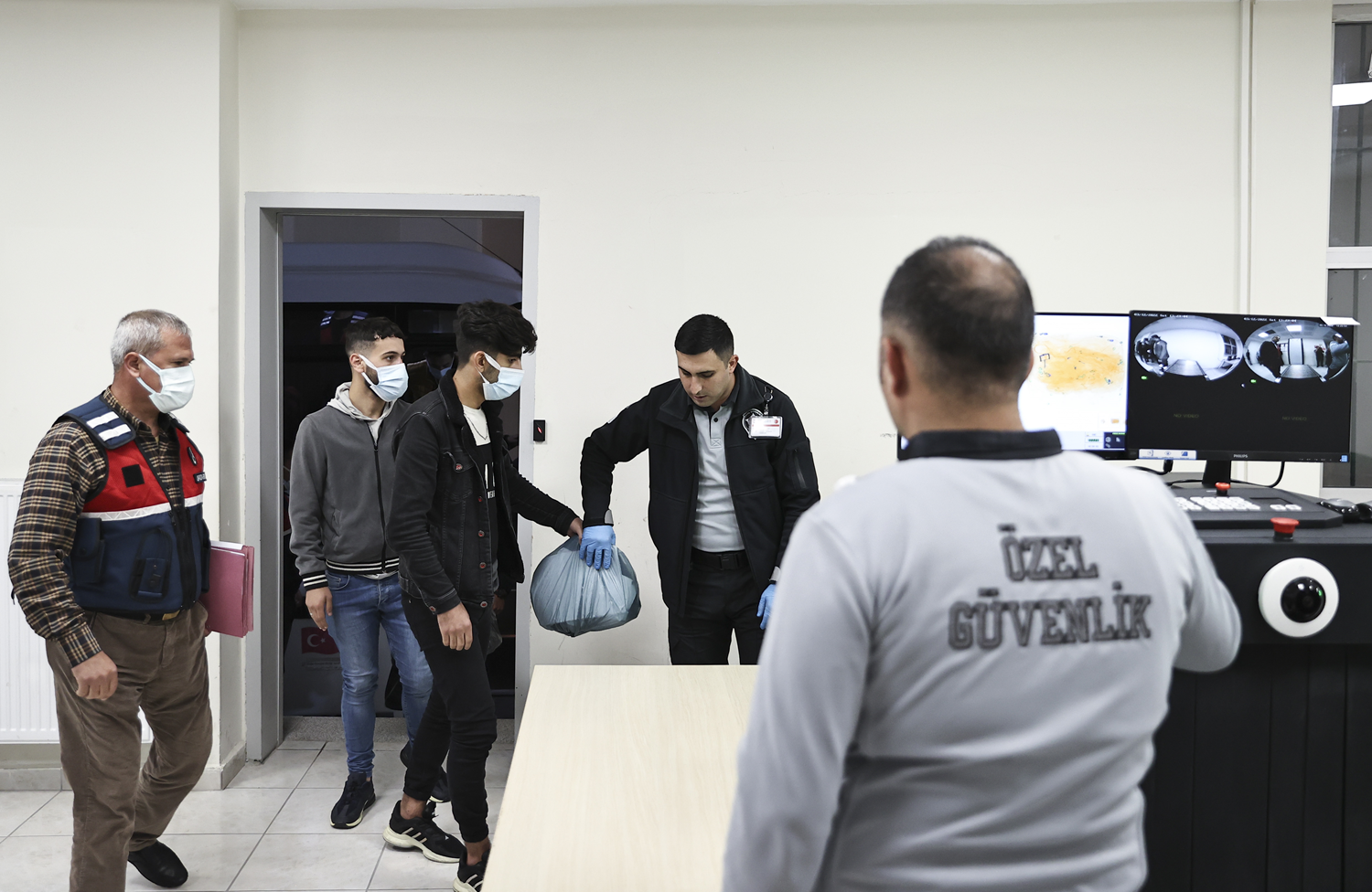 T�rkiye 2022'de yakla��k 110 bin d�zensiz g��meni s�n�r d��� etti