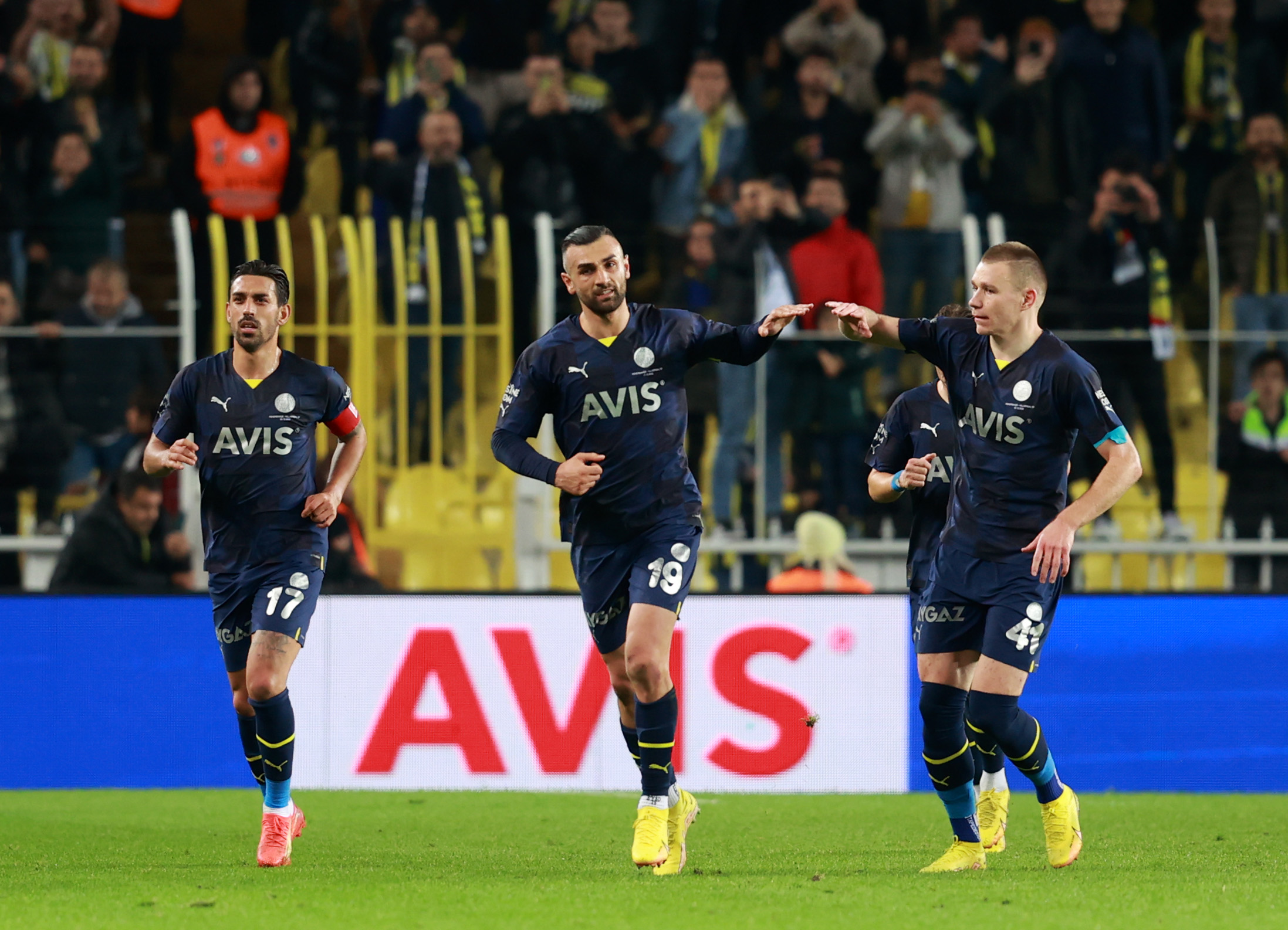 Fenerbah�e, Villarreal'i 2 golle yendi
