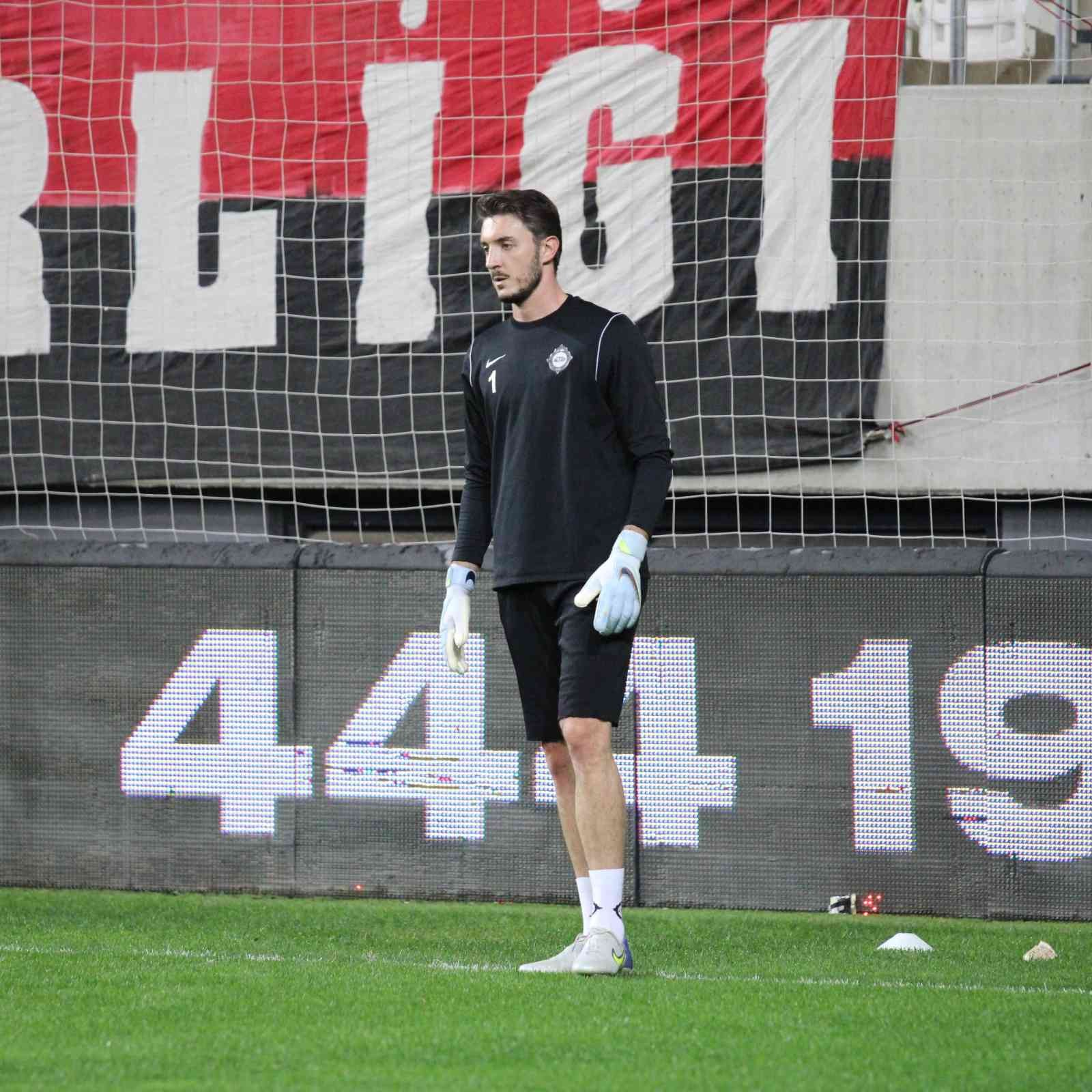 Altay'da kaleci krizi