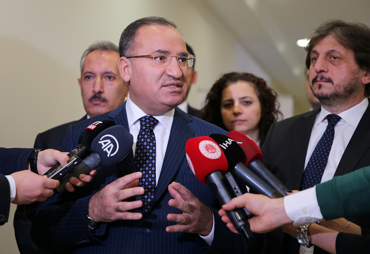 '6'l� Masa'dan AYM'ye s�n�rs�z yetki! Bakan Bozda�'dan �neriye tepki