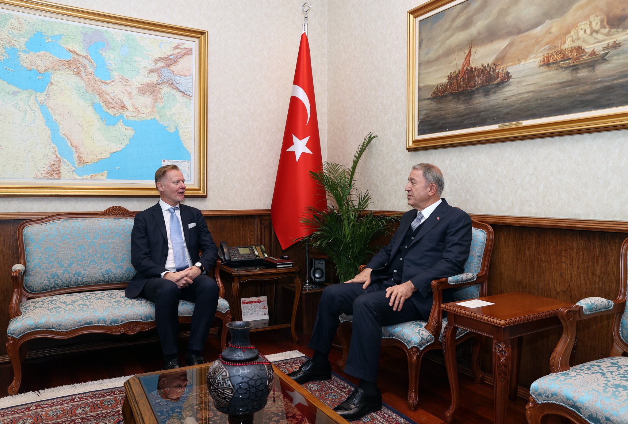 Bakan Akar, Finlandiya'n�n Ankara B�y�kel�isi Ari Maki'yi kabul etti