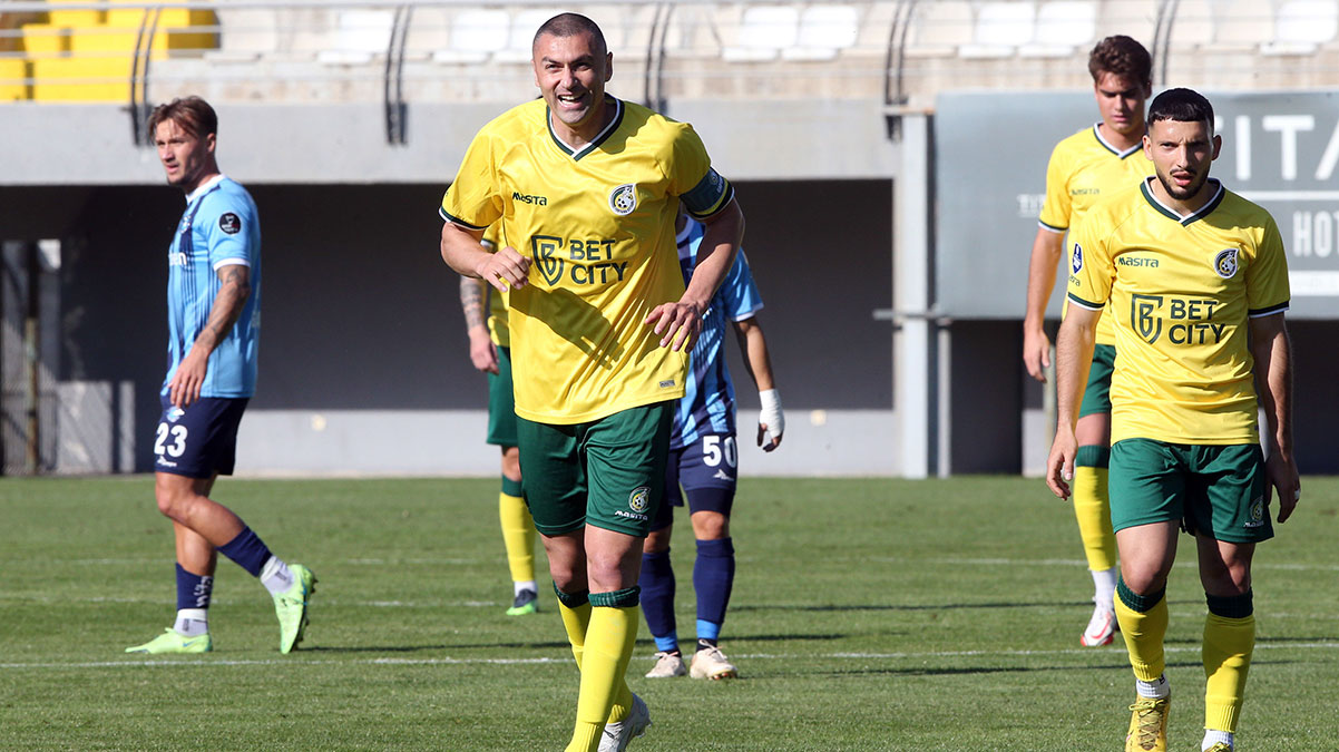 Burak Y�lmaz, S�per Lig tak�m�na kar�� �ov yapt�!