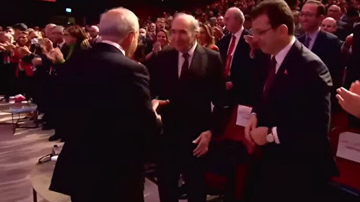 K�l��daro�lu'ndan �mamo�lu'na so�uk du�! Eli havada kald�