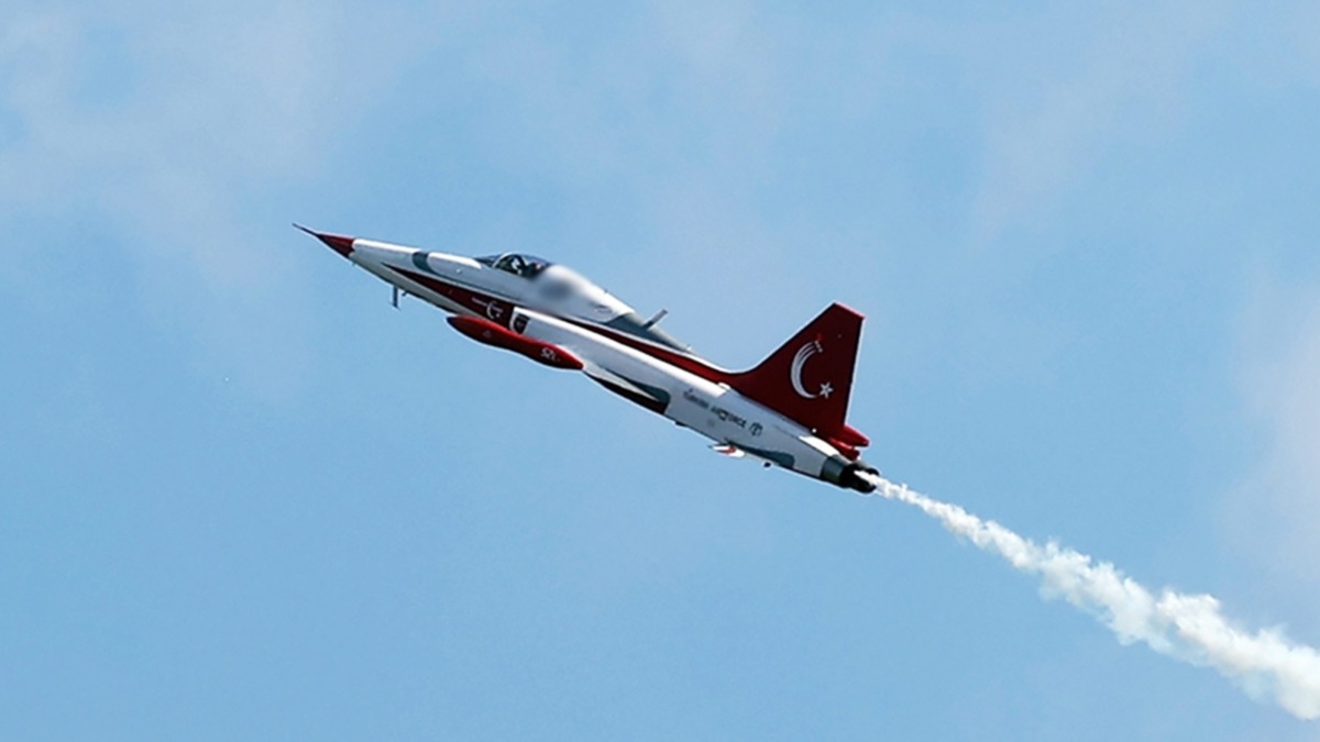 Konya'da Trk Yldzlar'nn F-5 ua dt: Pilot kurtuldu