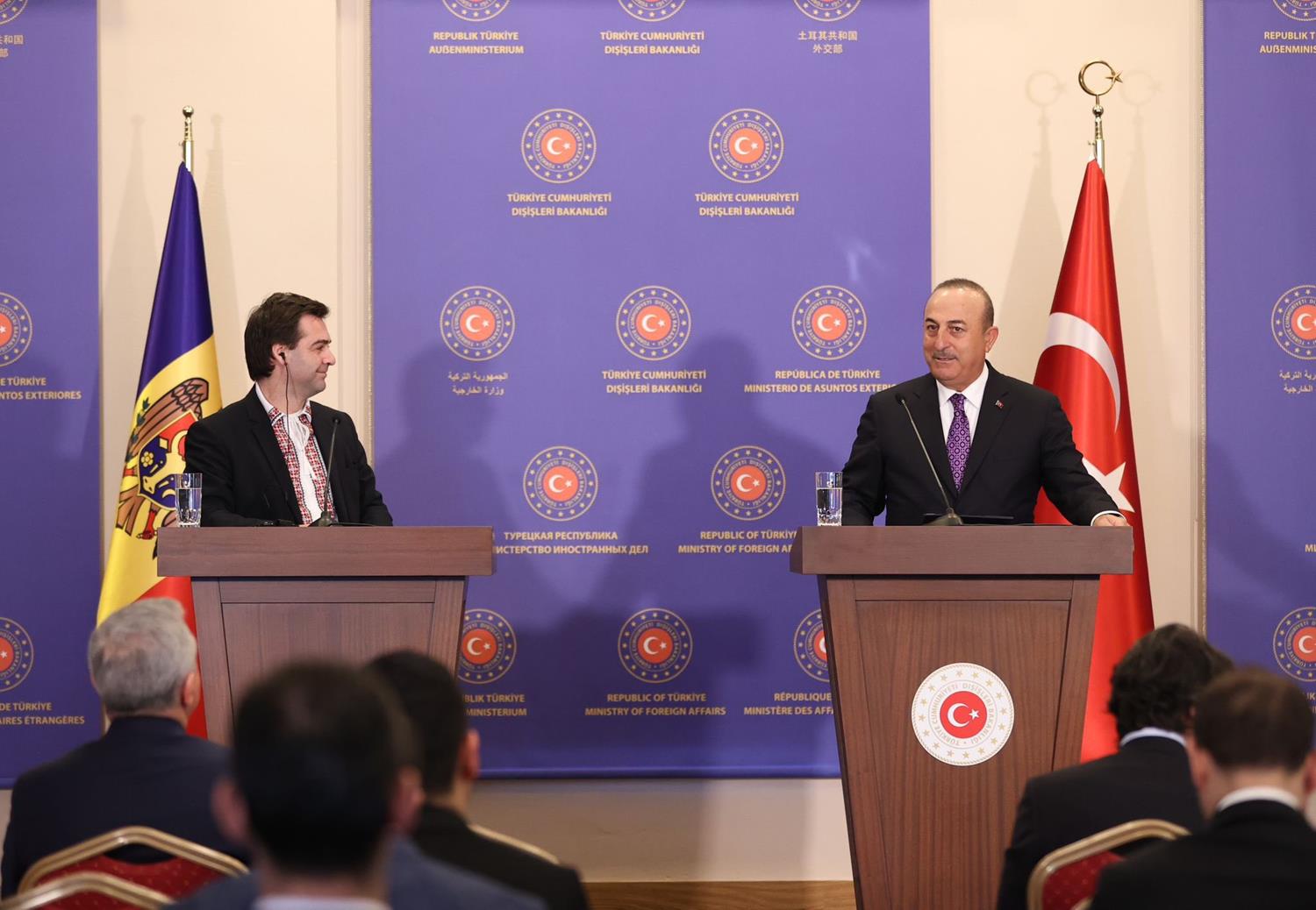 ABD'nin F-16 ad�m� ile ilgili Bakan �avu�o�lu'ndan ilk a��klama