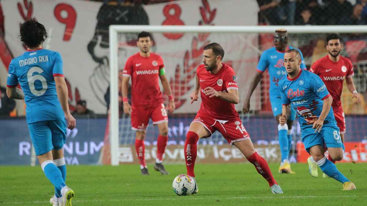 Antalyaspor Napoli'ye 3-2 malup oldu
