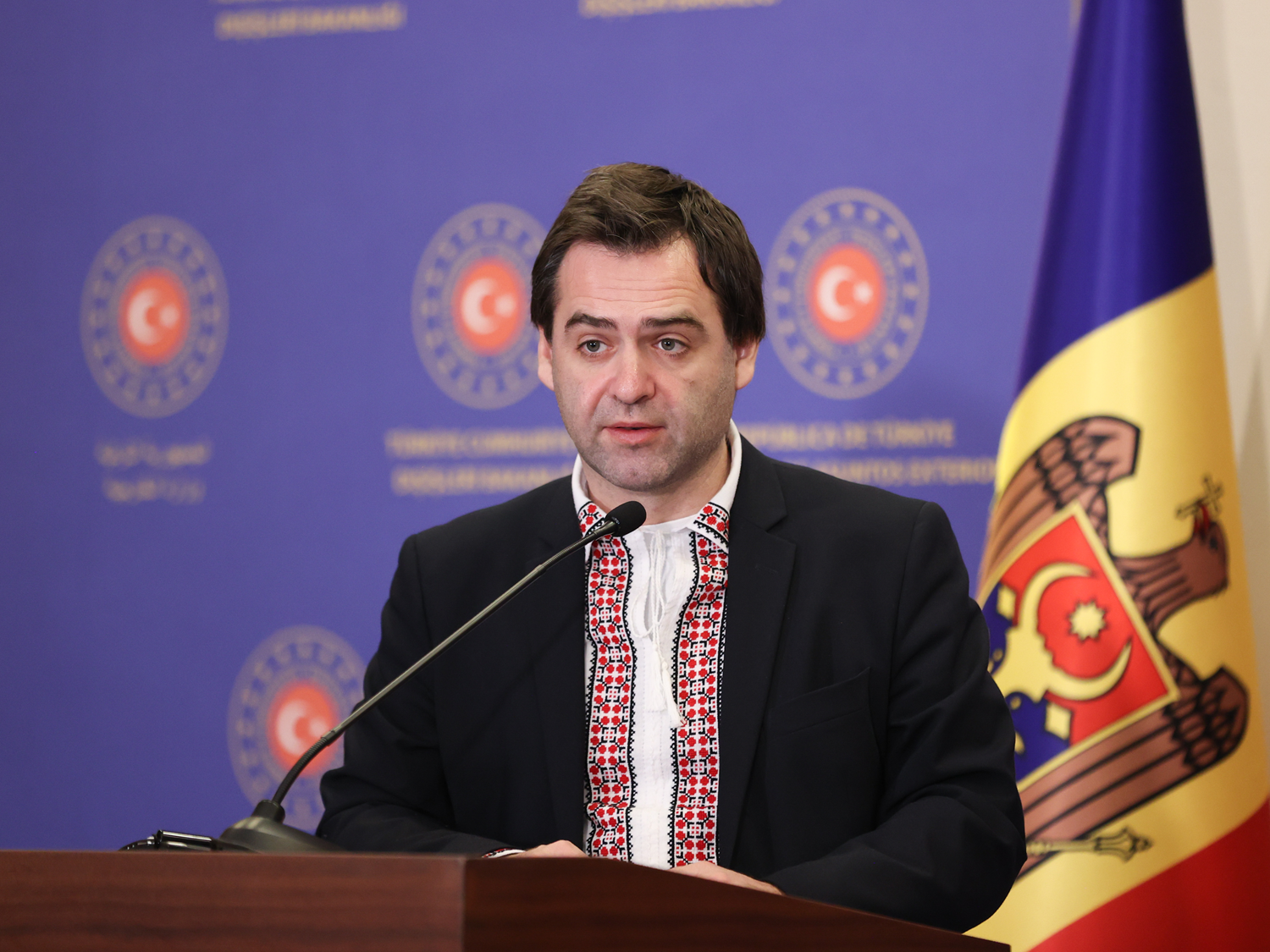 Bakan Popescu: T�rkiye'nin oynad��� rol� takdir ediyoruz