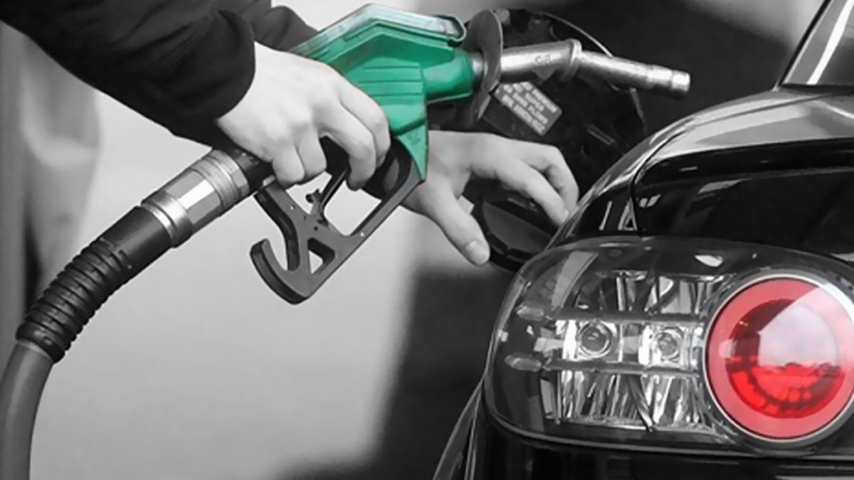Benzin ve motorine indirim sonras akaryakt fiyatlar ne kadar oldu? Motorin ve benzinin Litre fiyat ne kadar?