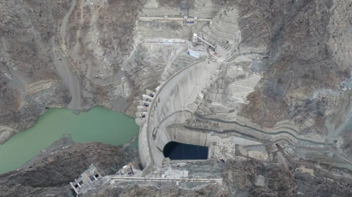 Yusufeli Baraj� ve HES'te su seviyesi 41 metre oldu