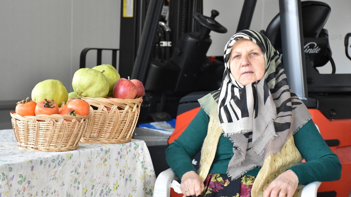 70 yandaki Hayriye teyze, kendi retiyor buzhanesinde muhafaza edip dnyaya satyor