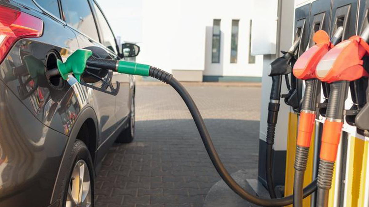 Benzin ve motorinde indirim devam edecek mi? Merak edilen soruya cevap