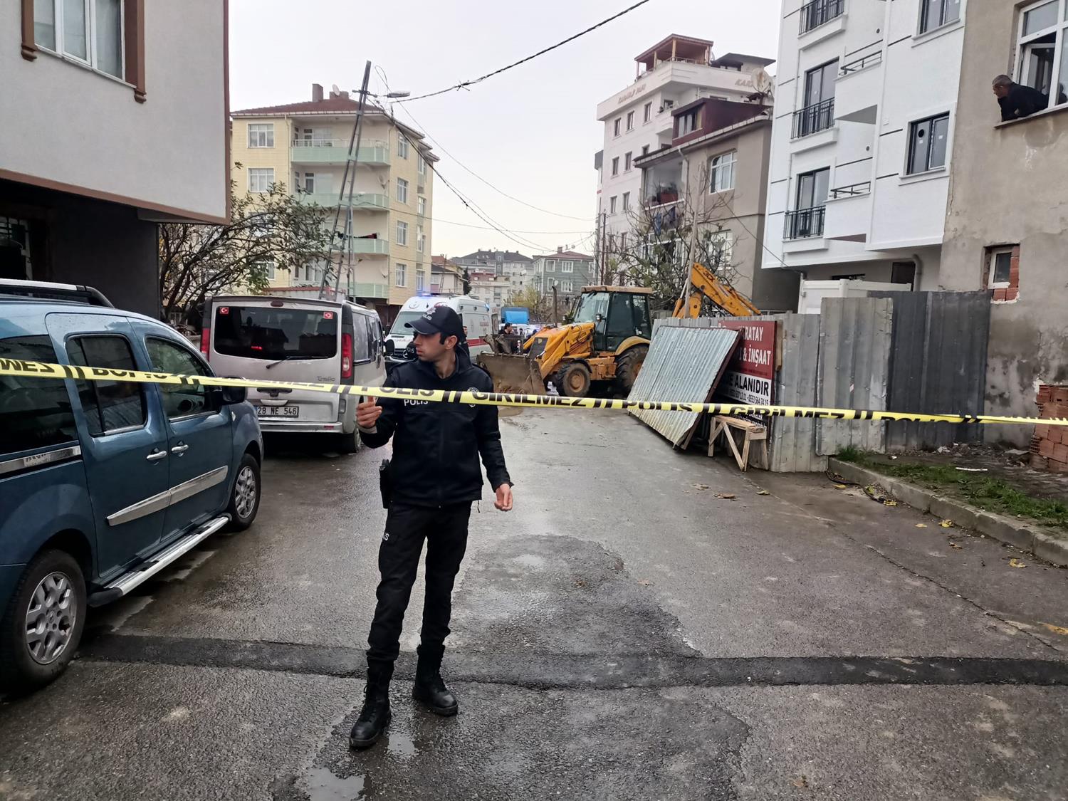 Sultanbeyli'de g���k alt�nda kalan i��i hayat�n� kaybetti