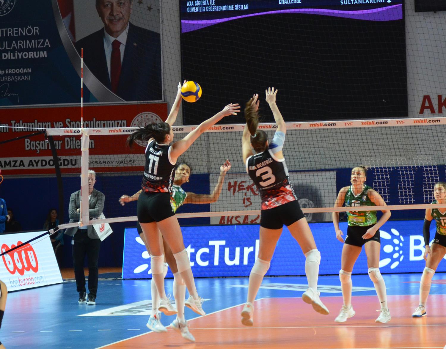 Nil�fer Belediyespor deplasmanda set vermeden kazand�