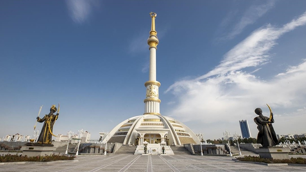 Trkmenistan'da kutlamalar balad
