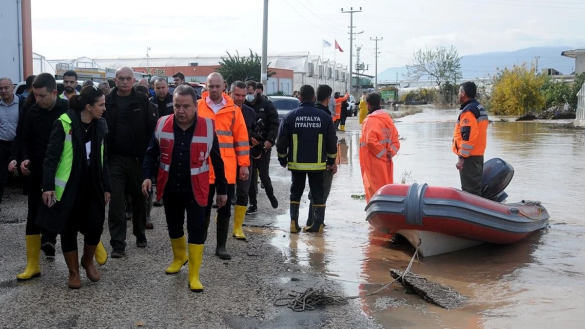 Antalya'nn 3 ilesinde okullar tatil edildi 