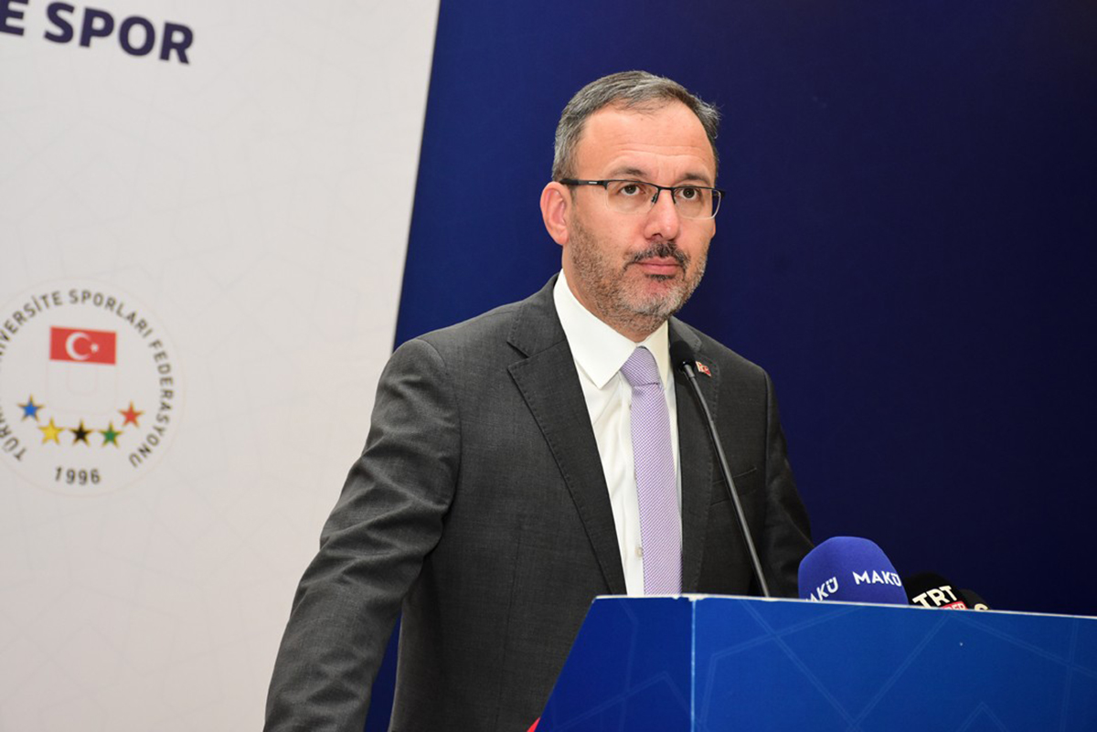 Bakan Kasapo�lu: T�rkiye Y�zy�l� gen�lerimizin omzunda y�kselecek