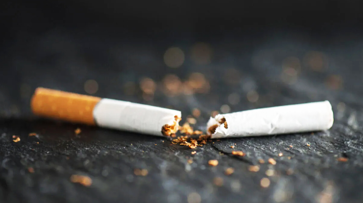 D�nyada ilk: Sigara sat��� yasaklan�yor