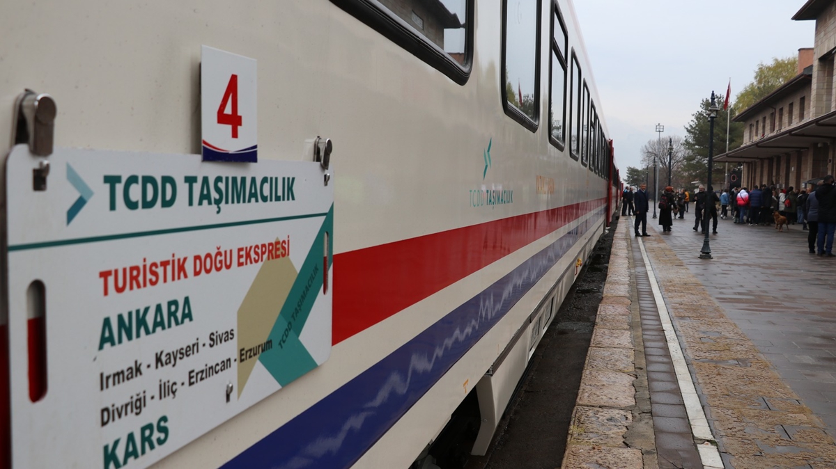 Masals yolculuk devam ediyor! ''Turistik Dou Ekspresi'' Erzurum'da