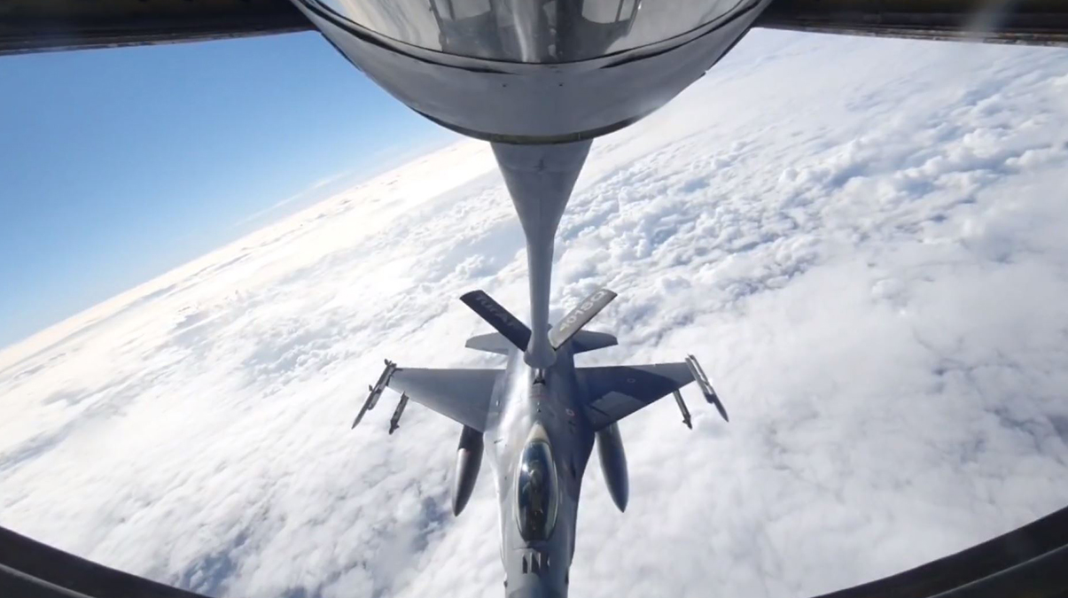 T�rk sava� u�aklar� Ege'de e�itim u�u�u yapt�