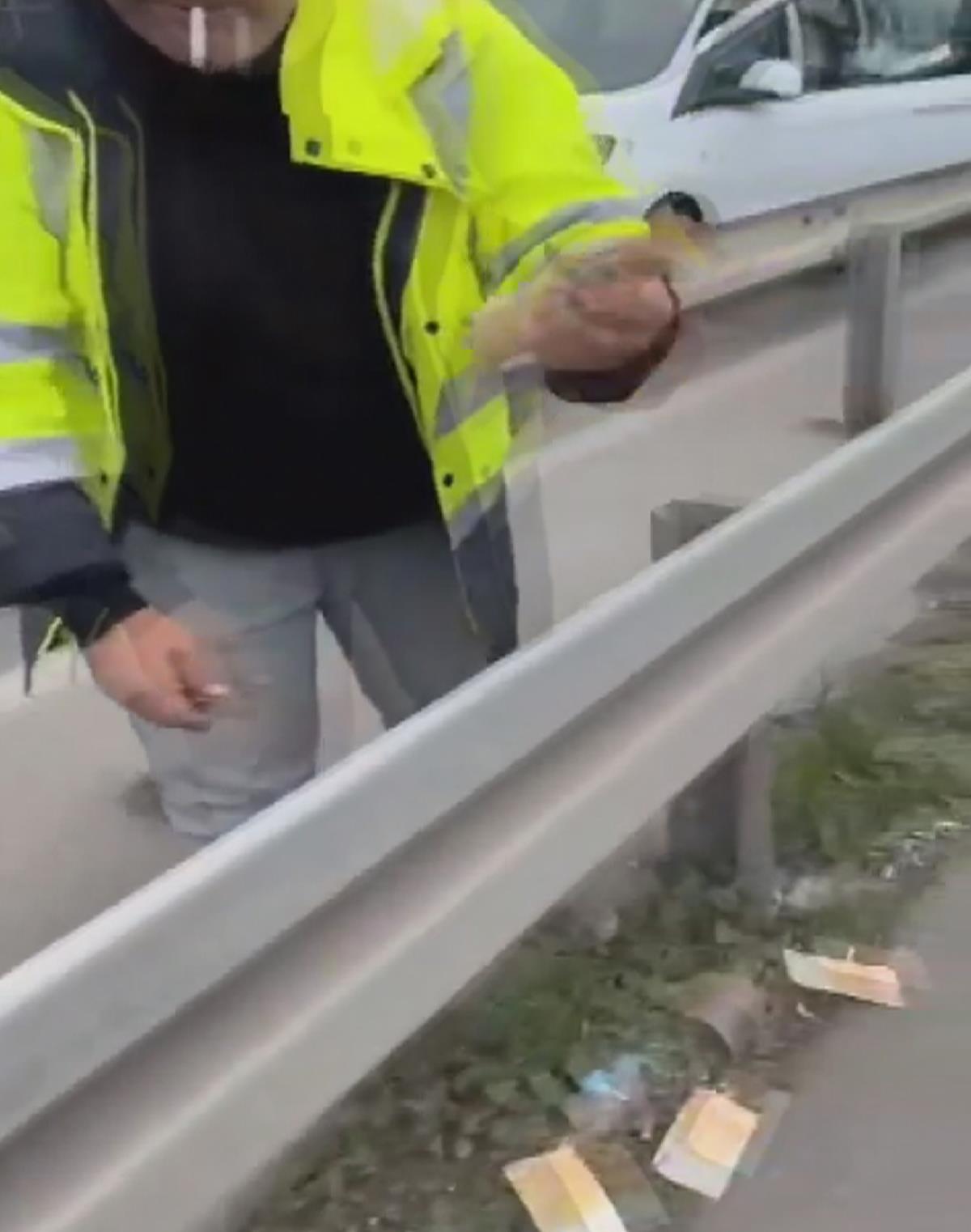 Zeytinburnu'nda kuryenin d���rd��� 150 bin euro yola sa��ld�: 85 bin euro kay�p