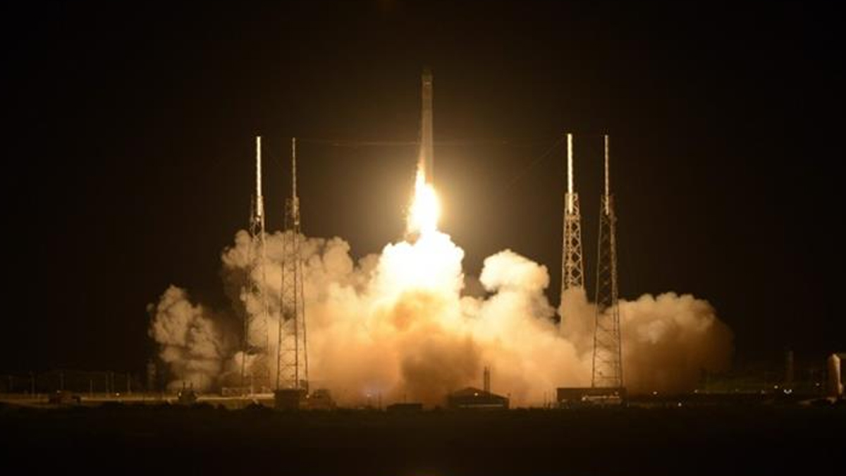 �nternet hizmeti sa�layacak! Falcon-9 roketiyle y�r�ngeye f�rlat�ld�