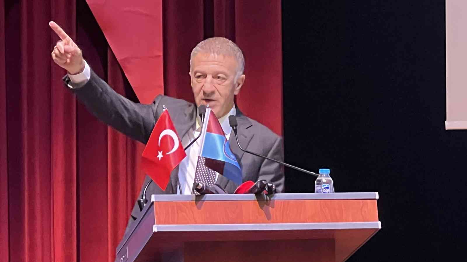 Ahmet A�ao�lu'ndan transfer a��klamas�: 'Ayr�lan oyuncu olmas� halinde...'