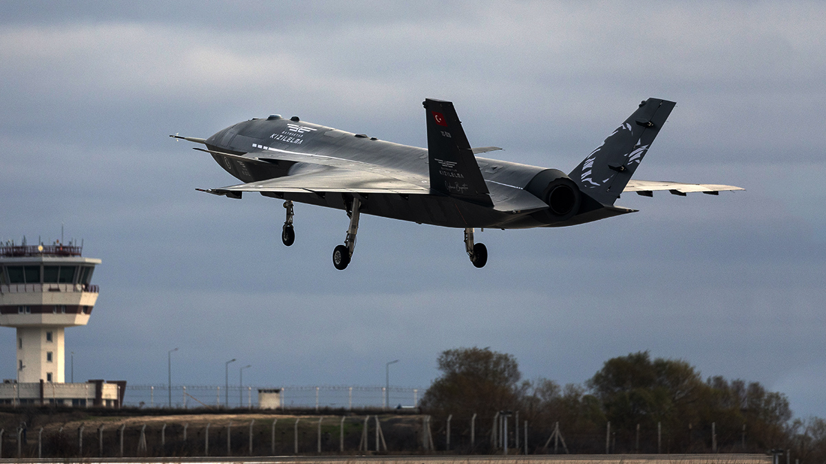 ABD'den Bayraktar KIZILELMA'ya yak�n markaj! Amiral gemisinin omurgas� olacak