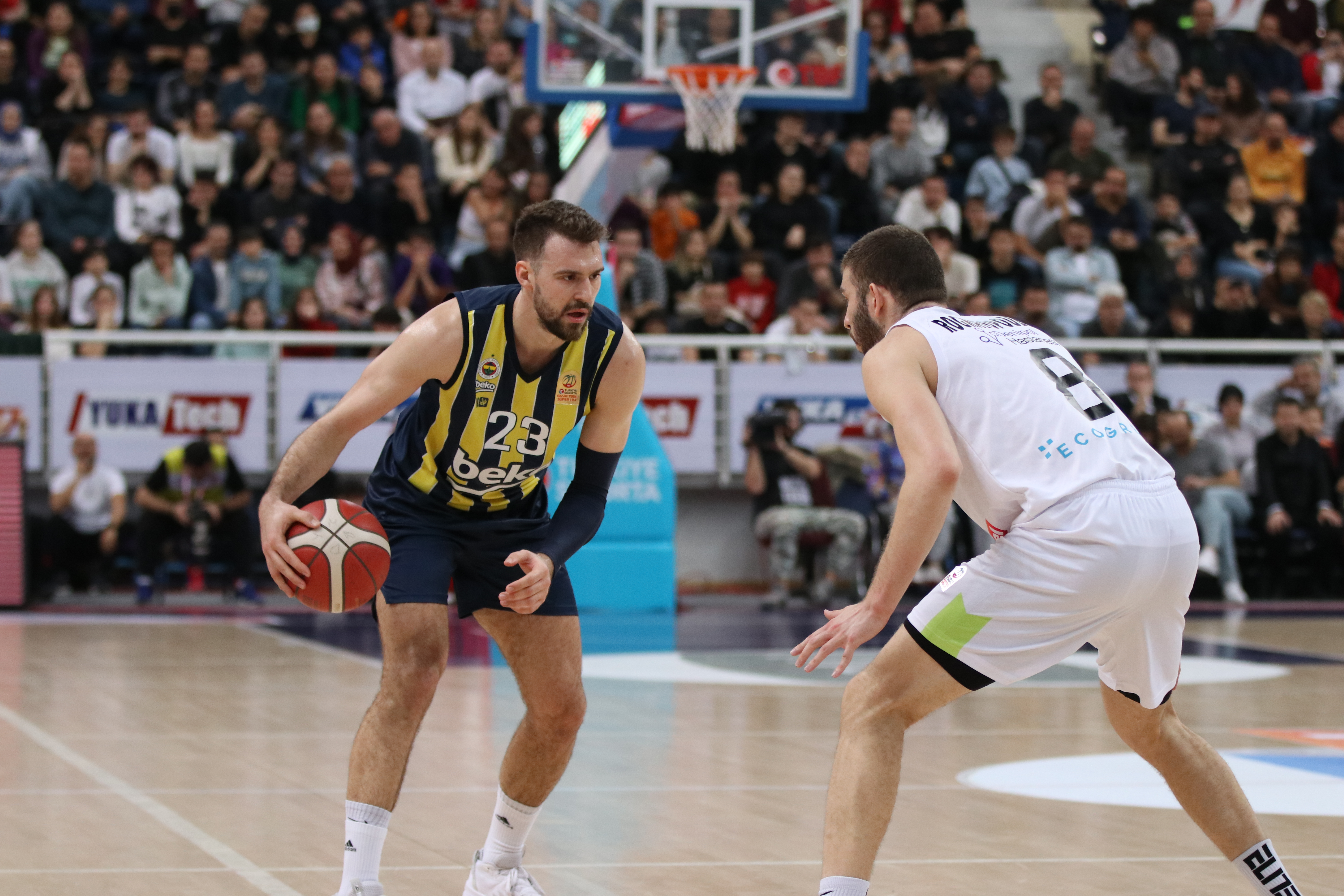 Fenerbah�e Beko deplasmanda k�l pay� kaybetti