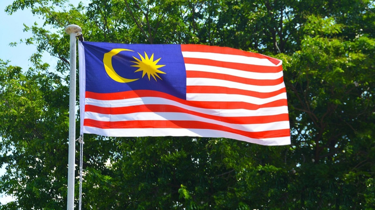 Malezya'da Enver brahim hkmeti meclisin te ikisinden gvenoyu ald