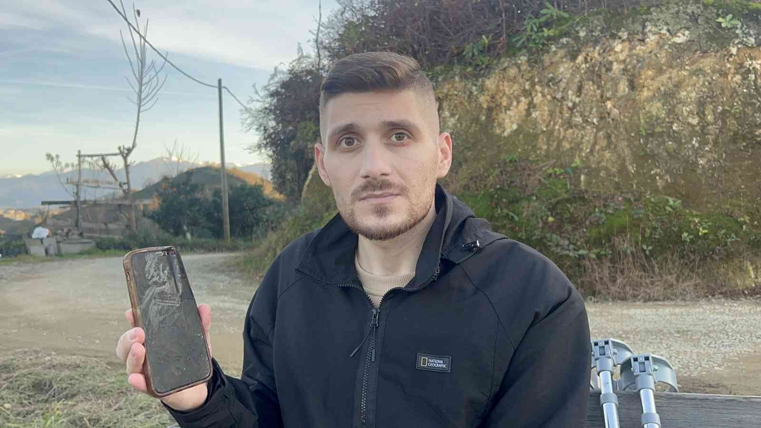Uzman �avu�u cep telefonu kurtard�: �anl� �niformay� her zaman giymeyi devam edece�im
