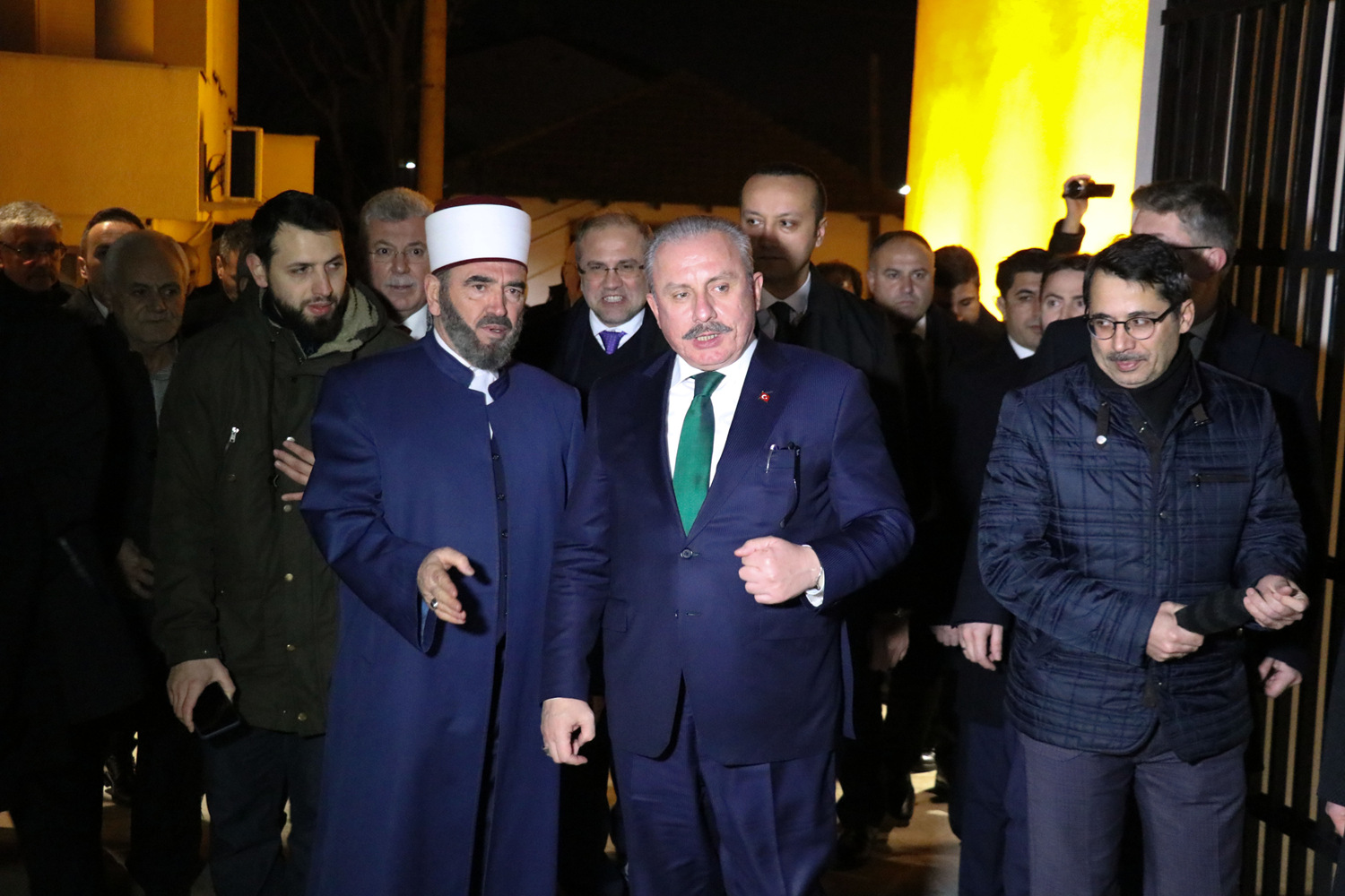 TBMM Bakan entop, skp'te Sultan Murat Camisi'ni ziyaret etti