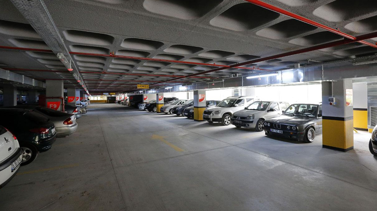 �stanbul'un otopark �ilesi: �zel otoparklar g�nl�k 300 lira istiyor