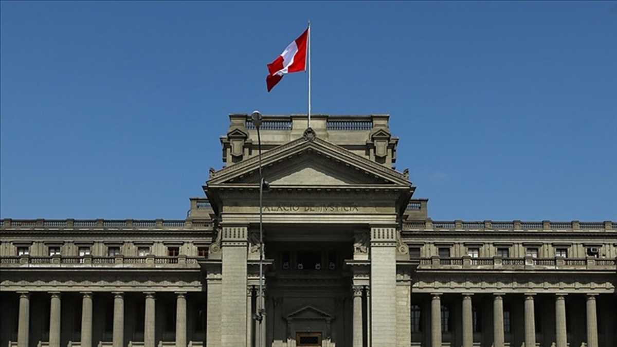 Peru ve Meksika aras�nda b�y�kel�i krizi! '�stenmeyen ki�i' ilan edildi
